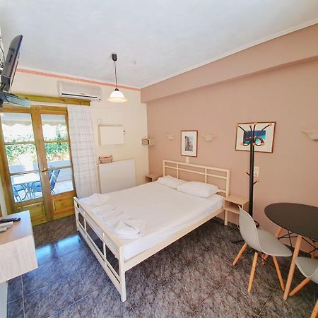 Alexaria Holidays Apartments Frínion エクステリア 写真