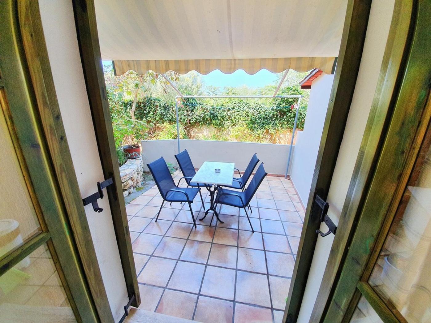 Alexaria Holidays Apartments Frínion エクステリア 写真